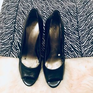 The perfect black little peep toe